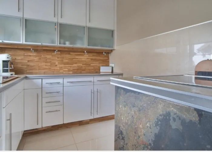 Lejlighed Lage In Sehr Hochwertige, Individuelle Als Hotelalternative Mit Suedterrasse, Pkw-stellplatz, Wallbox U.v.m. Bochum