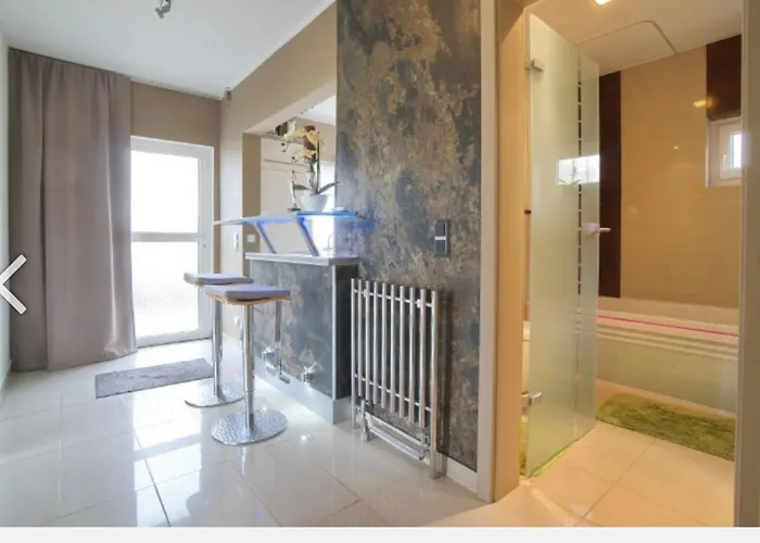 Lage In Sehr Hochwertige, Individuelle Als Hotelalternative Mit Suedterrasse, Pkw-stellplatz, Wallbox U.v.m. *